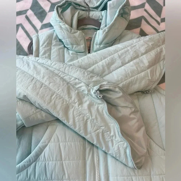 Icy Blue A New Day Two In One Puffer
Coat/Vest Size Small - Picture 8 of 9